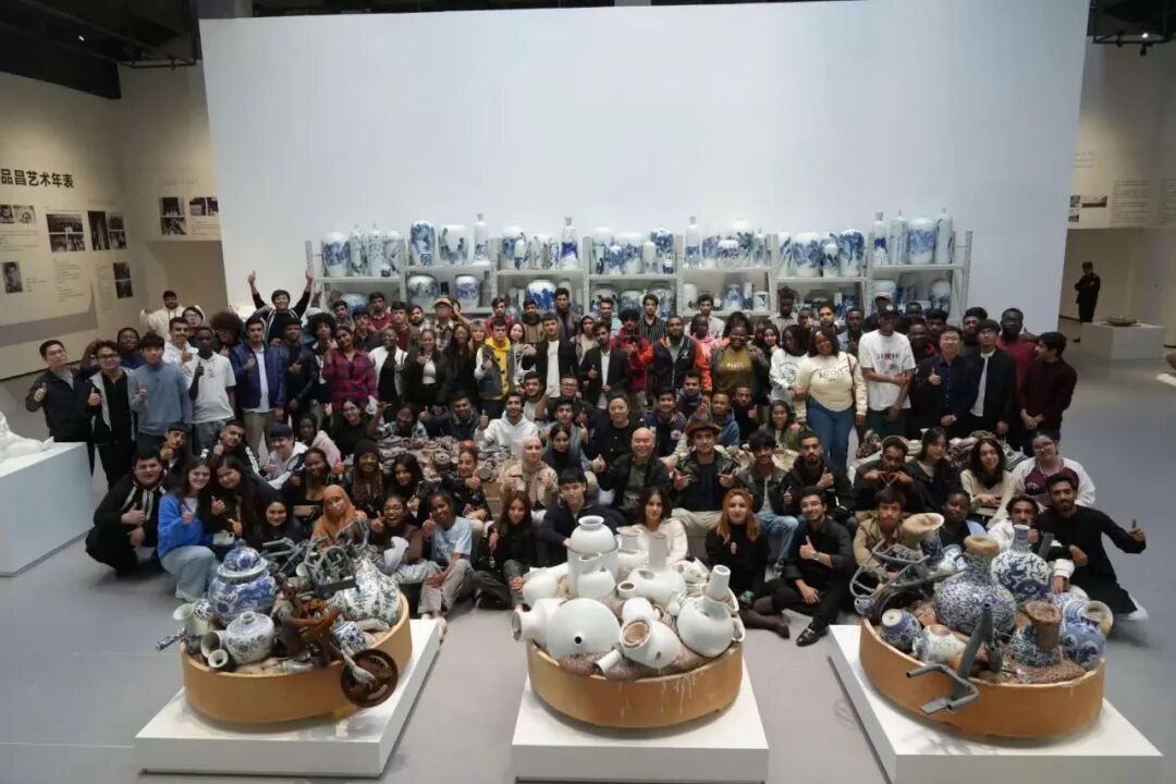 雙年展專訪|副校長張婧婧 以陶瓷藝術(shù)國際化，踐行國家文化使命